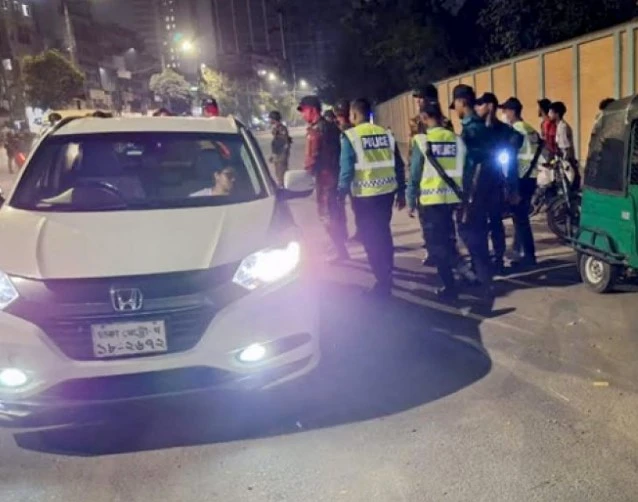 আইনশৃঙ্খলা রক্ষায় ঢাকার গুরুত্বপূর্ণ পয়েন্টে চেকপোস্ট